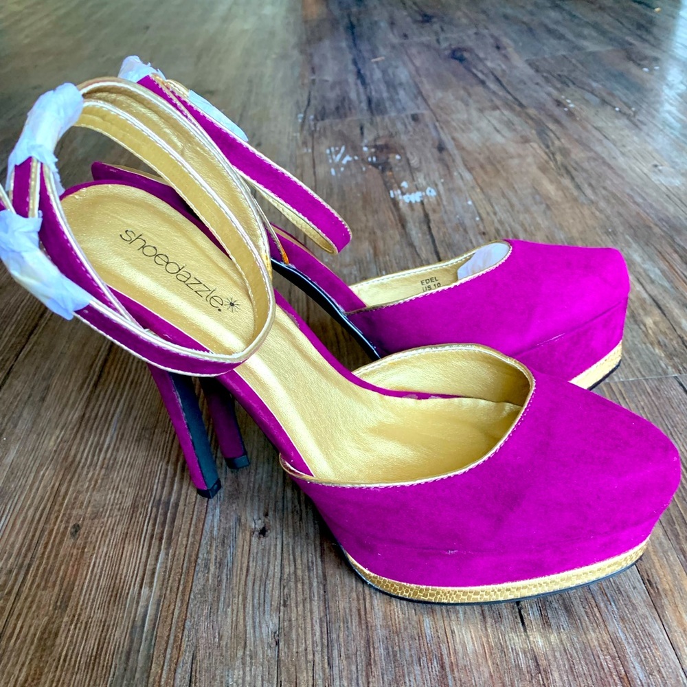 Shoedazzle burgundy closed toe heel!